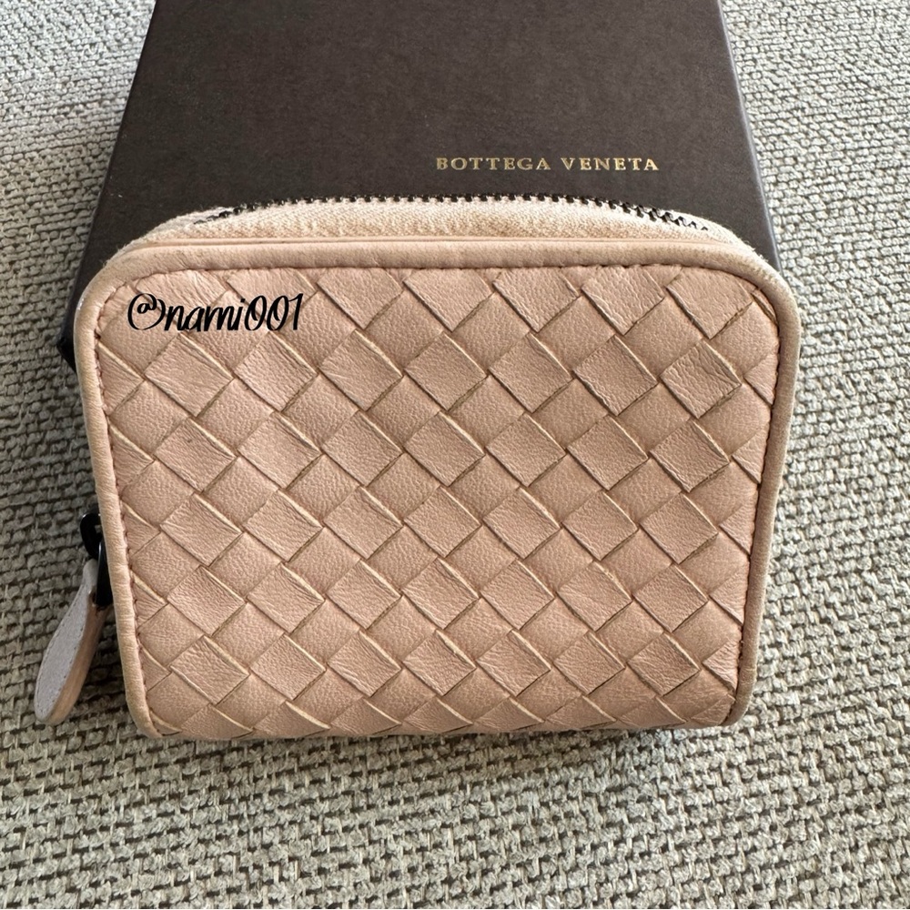 Bottega Veneta Blush Woven Leather Wallet - Picture 2 of 11
